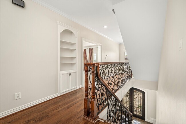 Building Photo - 1505 Potomac Dr