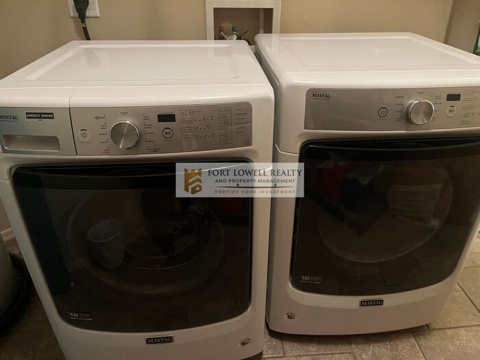 Building Photo - 2550 E River Rd