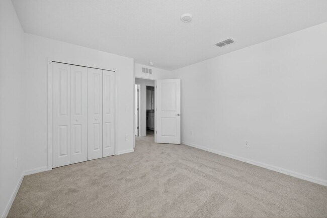 Building Photo - Brand New 6-Bed Available Now!