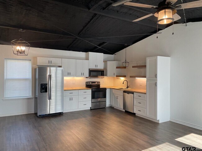 Building Photo - 11243 CR 219