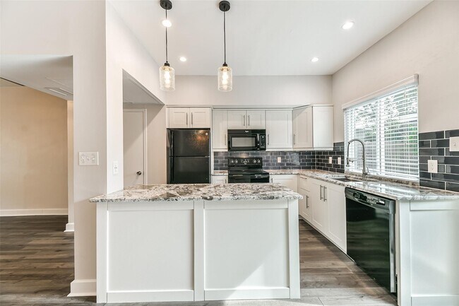 Building Photo - 14723 Barryknoll Ln