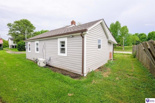 Building Photo - 102 Crabtree Dr