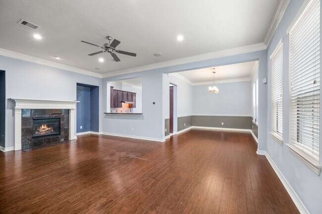 Building Photo - 3019 Royal Oaks Grove