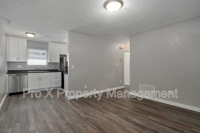 Primary Photo - 1050 W Elm St