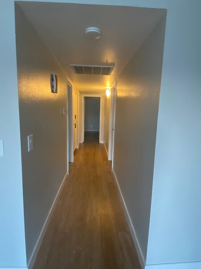 Building Photo - Recently Remodeled 3 BD 2 BA House in a Desirable SW Bakersfield