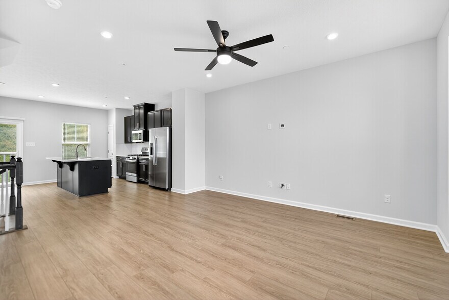 Building Photo - 526 Dogwood Ln