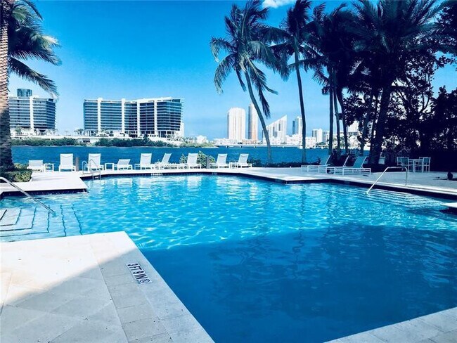 Building Photo - 3205 NE 184th St