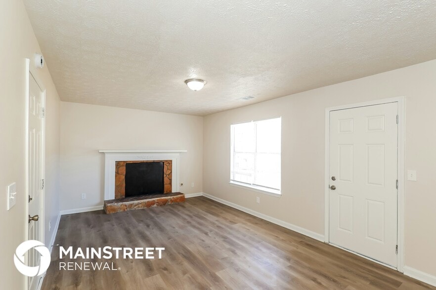 Building Photo - 145 W Village Ct