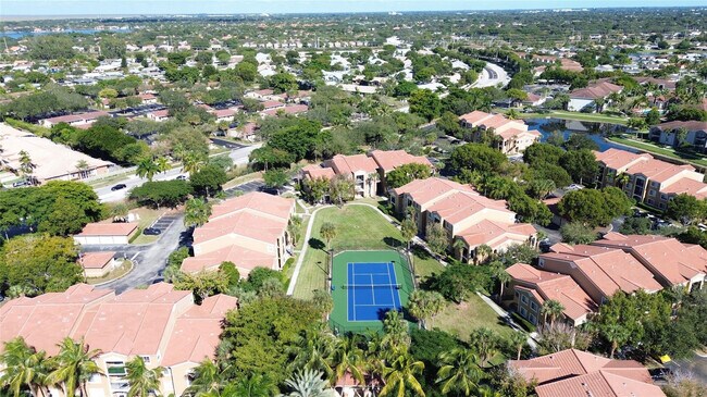 Building Photo - 8000 Nob Hl Rd