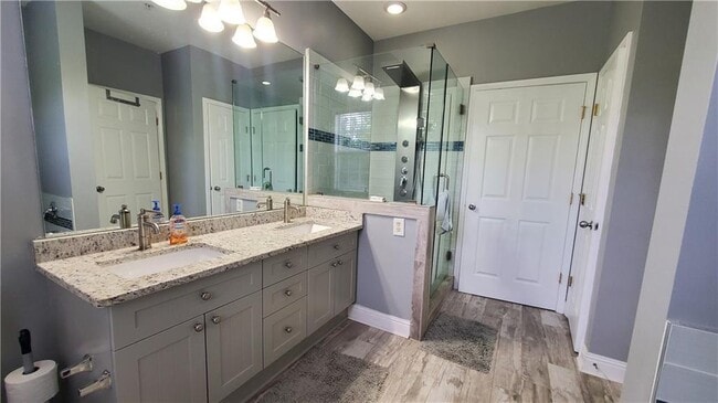 Building Photo - 1307 Stratford Commons