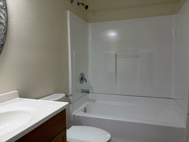 Building Photo - 807 Timbers Ct