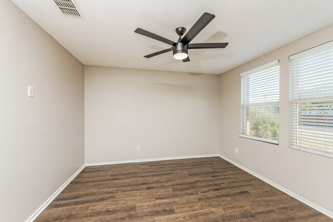 Building Photo - 1027 Clear Stream Dr