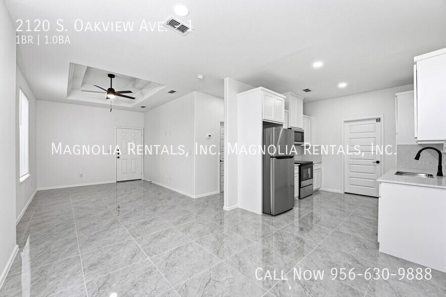 Building Photo - 2120 S Oakview Dr