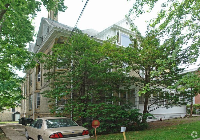 Building Photo - 121 E Gilman St