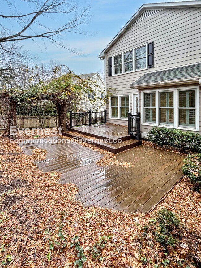 Building Photo - 3501 Shaker Dr