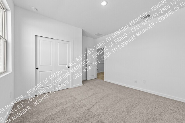 Building Photo - 2229 Maple Ridge Dr