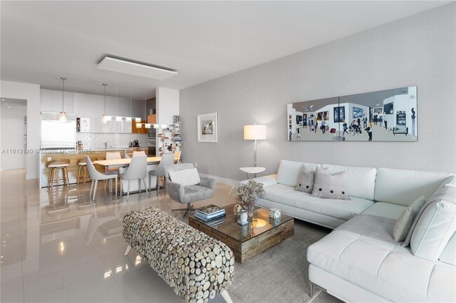 Building Photo - 2020 N Bayshore Dr