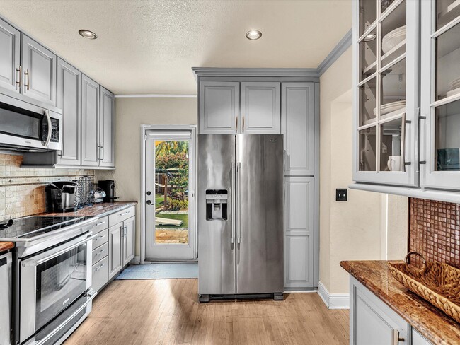 Building Photo - 436 38th St