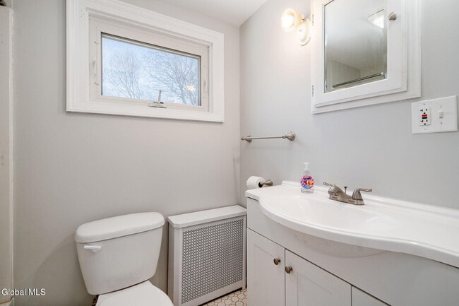 Building Photo - 232 Main St