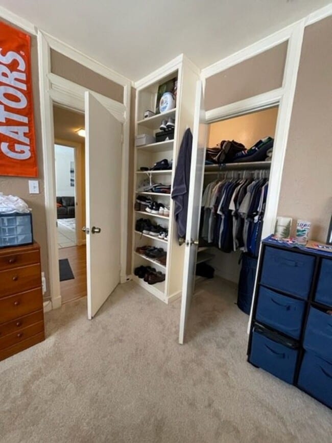 Building Photo - R1016 University Heights