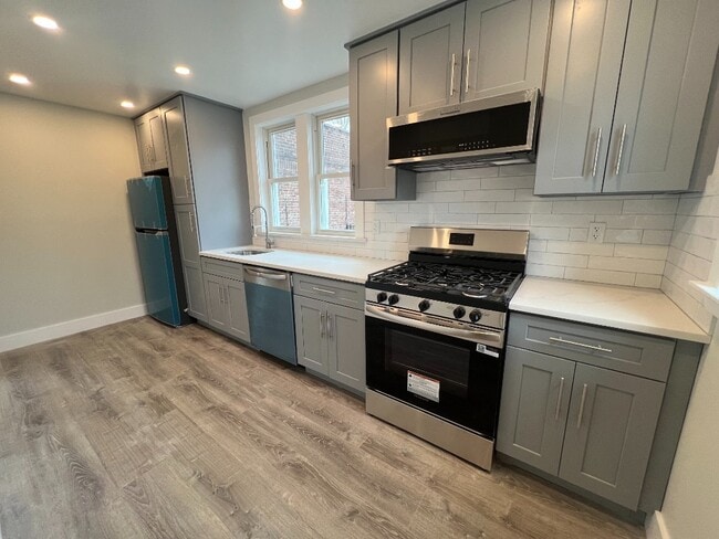 Building Photo - Lovely 2 Bed 2 Bath Gardens House w Terrace