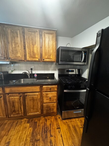 Building Photo - 2633 Colebrooke Dr
