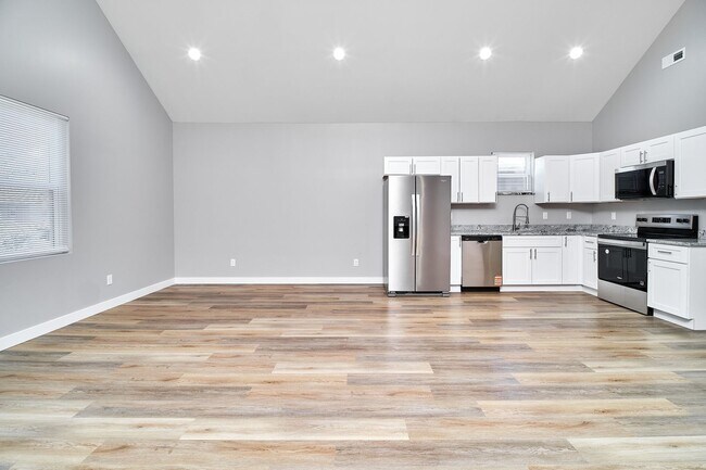Building Photo - 415 Dequincy St