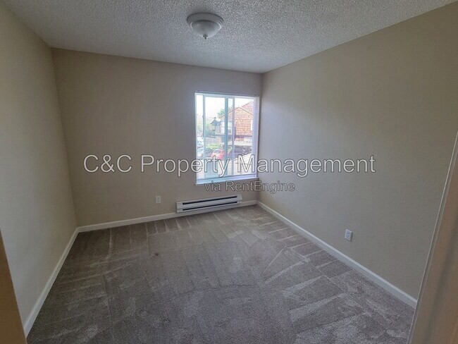 Building Photo - 1506 Parkway Dr