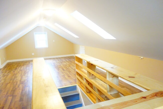 Building Photo - 8409 Greenwood Ave