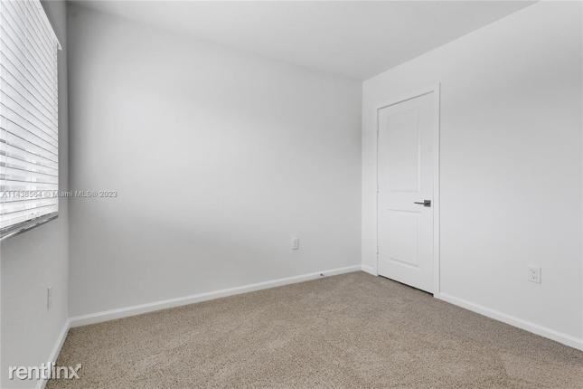 Building Photo - 3 br, 2 bath House - 2445 SE 10Th Street