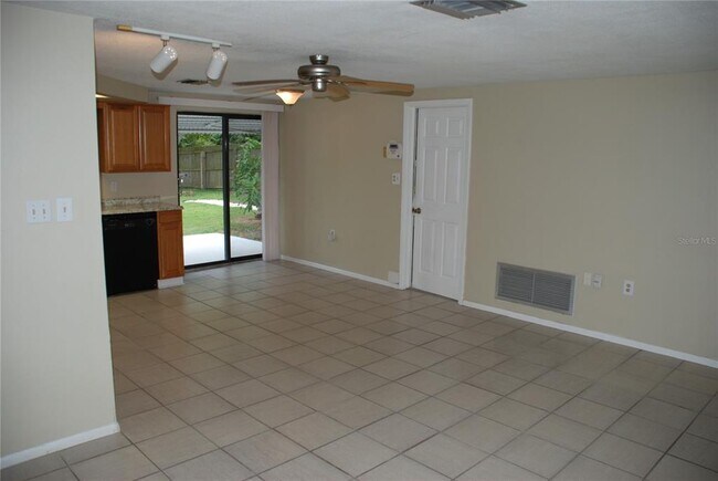 Building Photo - 1624 Springdale Dr
