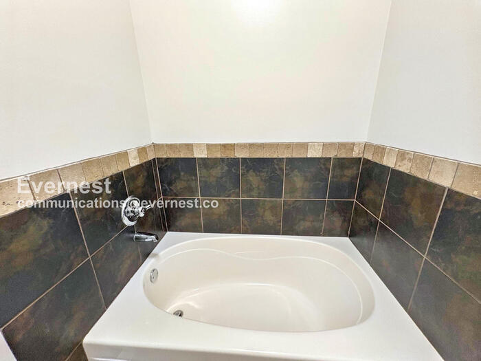 Building Photo - 107 Singapore Cir