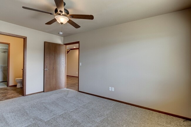 Building Photo - 3 Bedroom, 2.5 Bath Island Place Townhome