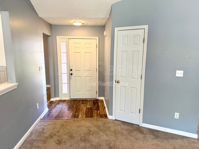 Building Photo - 11166 Knotty Pine Pl
