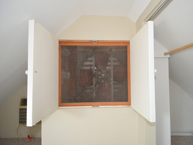 Building Photo - 60 Ramona Ct