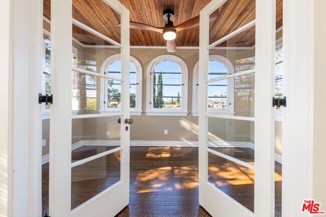 Building Photo - 1526 Myra Ave