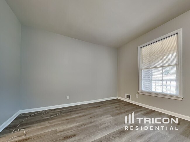 Building Photo - 401 Barbashela Dr