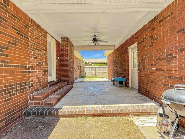 Building Photo - 809 Bagwell Blvd
