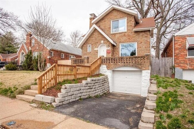 Building Photo - Fantastic 3bd/2ba home! Coming soon!