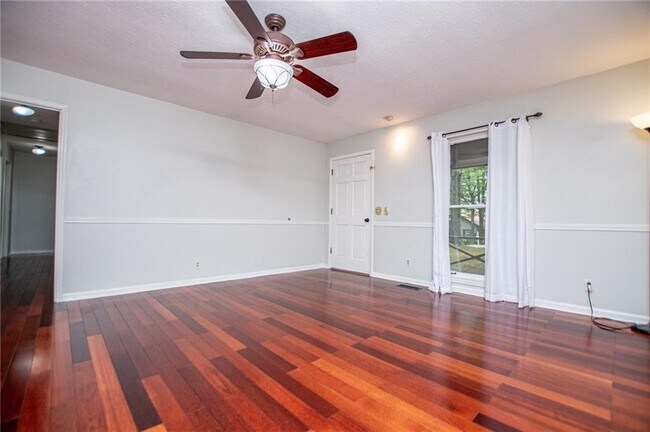 Building Photo - 1499 Stonington Ct