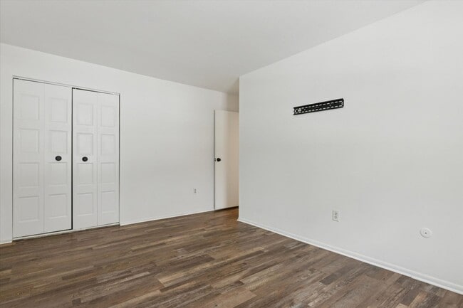 Building Photo - Available now, 3B/2.5B Two Story Townhome in Butler Park!