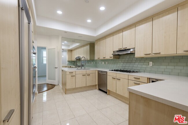 Building Photo - 15425 Antioch St