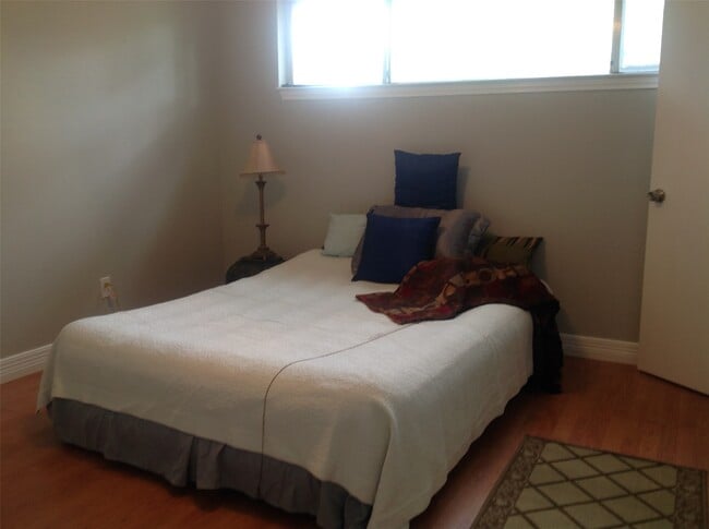 Building Photo - 7427 Tanager St