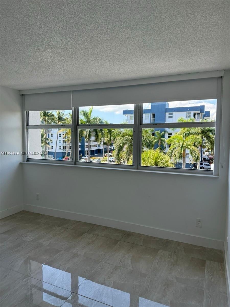 Building Photo - 16546 NE 26th Ave