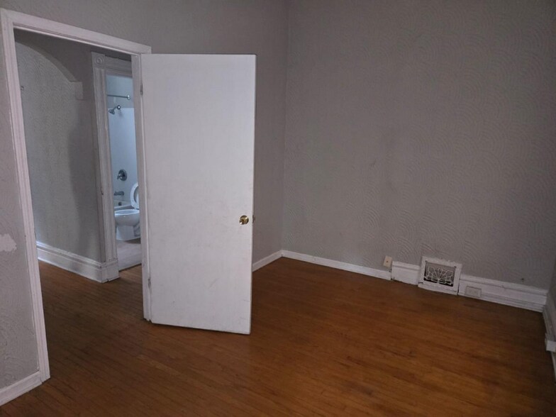 Building Photo - 3440 Oregon Ave