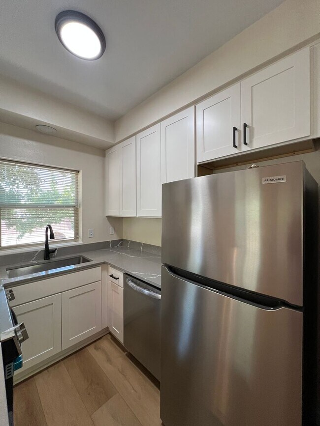 Building Photo - Ash Creek 409