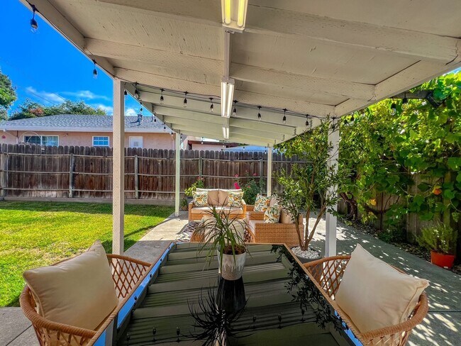 Building Photo - Fully Furnished Alta Heights Retreat | Walk to Downtown Napa