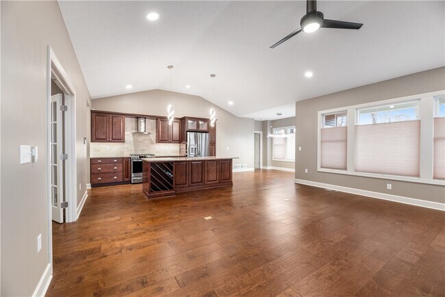 Building Photo - 1352 Creeks Edge Dr