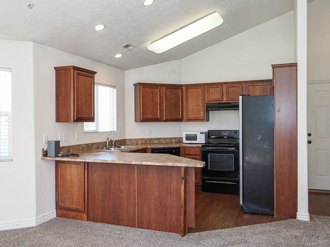 Building Photo - 3 Bedroom, 2 Bathroom Condo