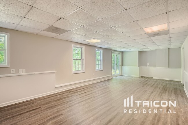 Building Photo - 160 Rock Hill Dr